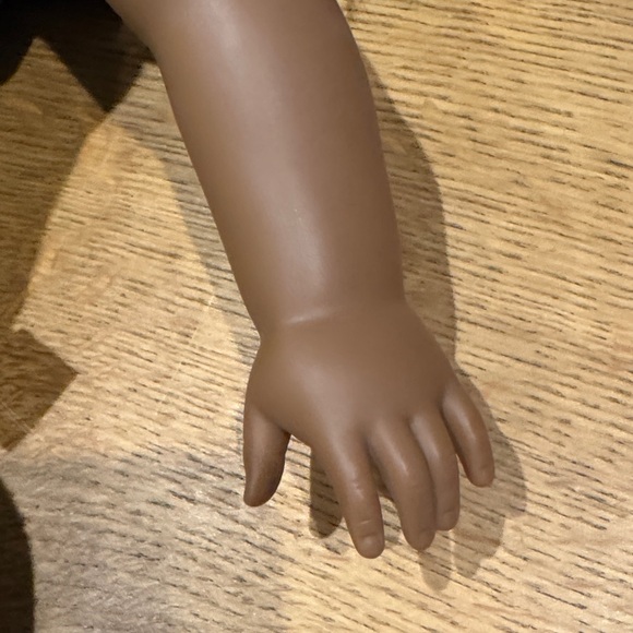 American Girl Doll - Melanie with Green Dress and Blue Shoes - Picture 4 of 5